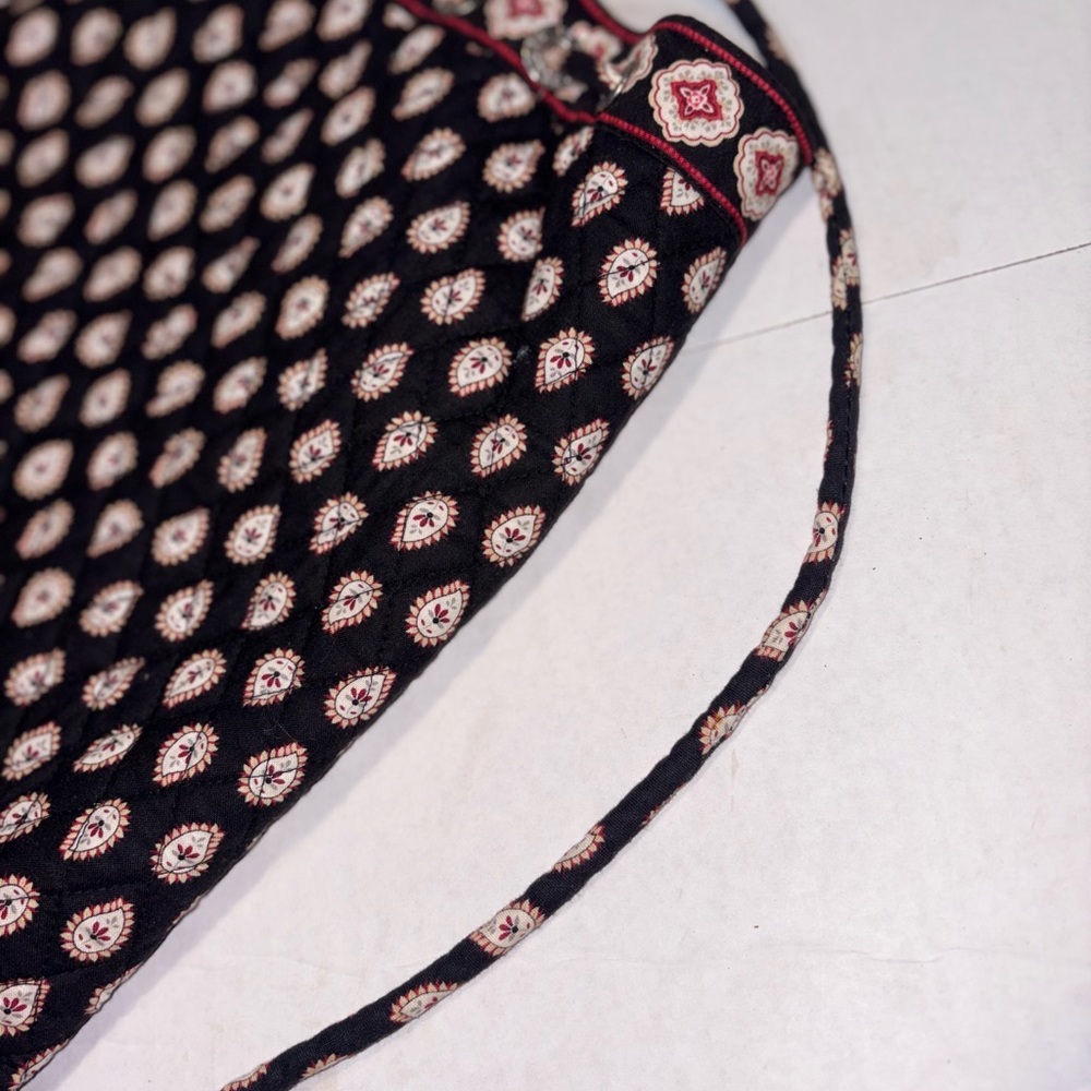 Vera Bradley retired drawstring backpack in the "Classic Black" paisley pattern - Picture 14 of 15